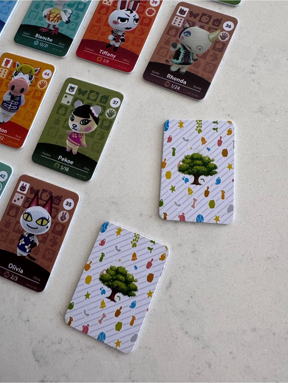 25 Nintendo Animal Crossing Mini Amiibo Cards with Case